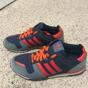 Women’s Adidas vintage sneakers